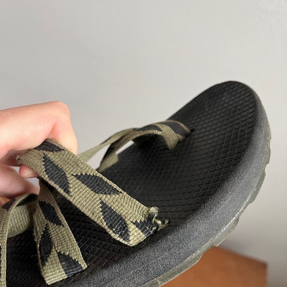 Chaco Womens Z/Cloud size 10 sandals, green and black patterned strap - Picture 5 of 6